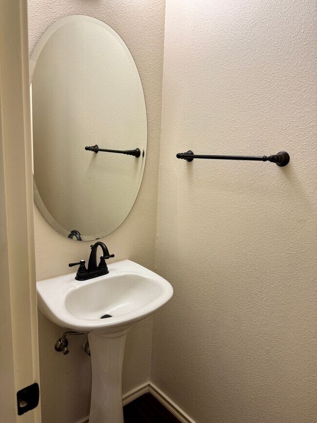 Building Photo - Bethany Village-Two bedroom TH Delight