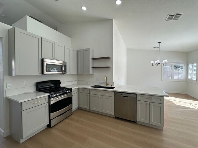 Building Photo - Beautiful Single Story Las Vegas Home For Rent.