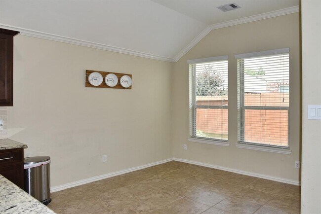 Building Photo - 2229 Maple Point Dr N