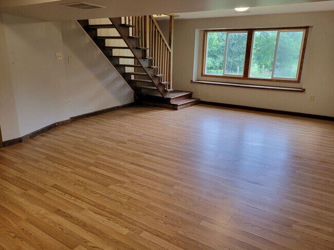 Building Photo - Single Family Home