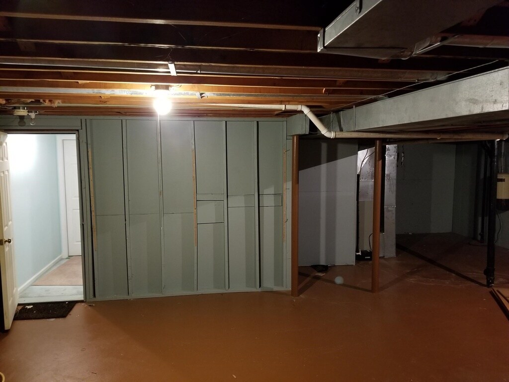 Building Photo - 163 Pine Grove Dr