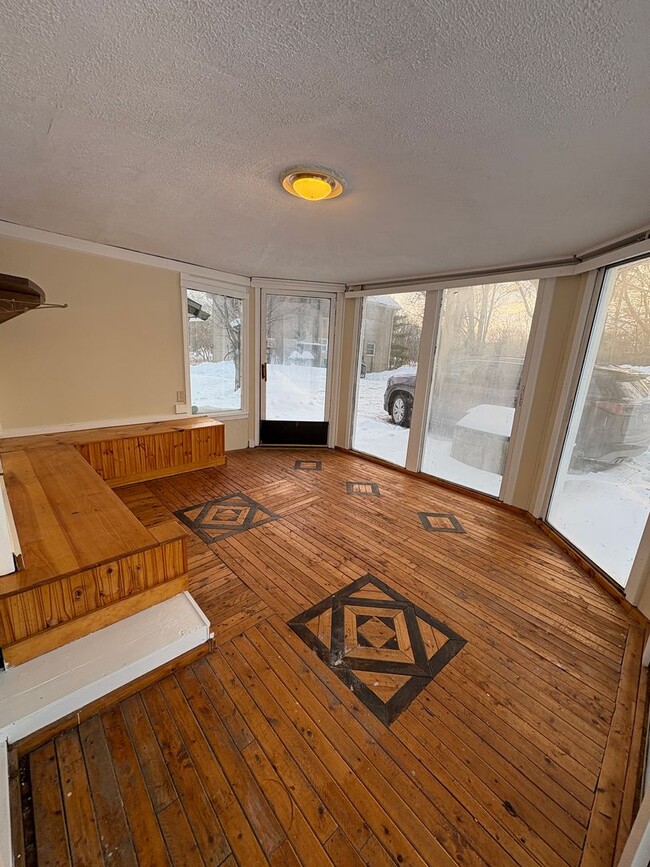 Building Photo - 114-116 Knight St