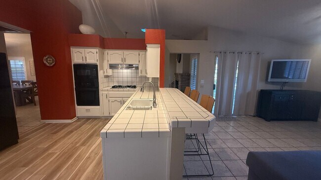 Building Photo - 3-bedroom, 2-bathroom home located in the ...