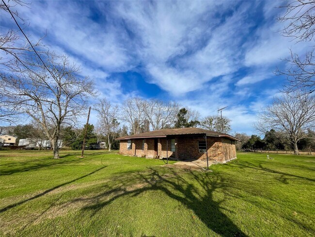 Building Photo - 401 Anderson Rd