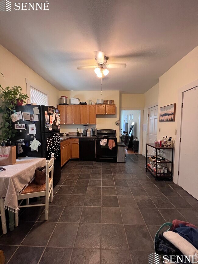 Building Photo - 42 Fresh Pond Pl