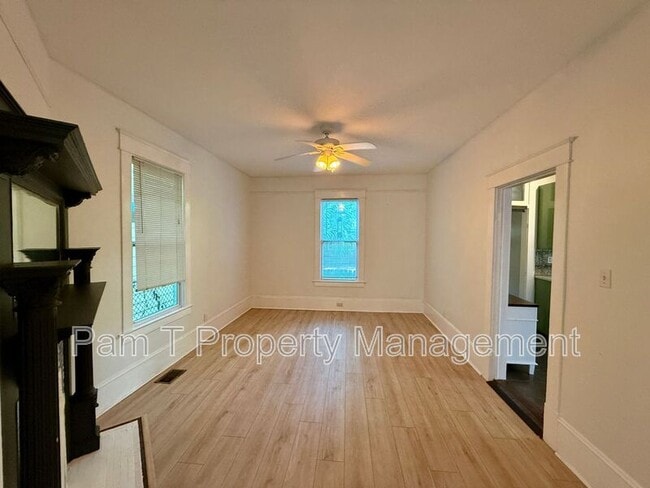 Building Photo - 611 W 44th St