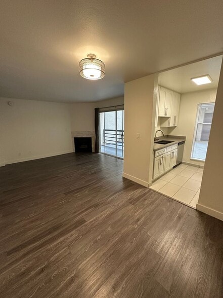 Interior Photo - 1250 N. June St. Los Angeles CA 90038