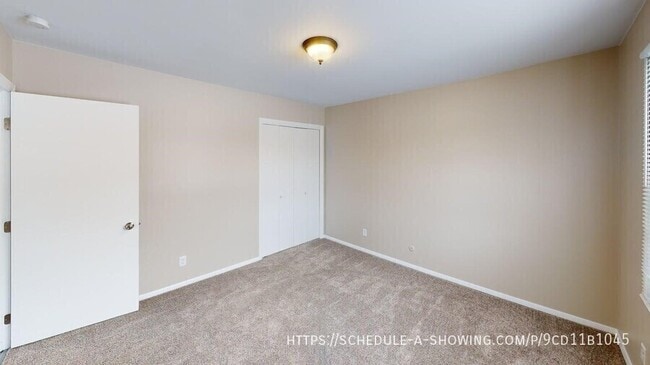 Building Photo - 404 E Park-3