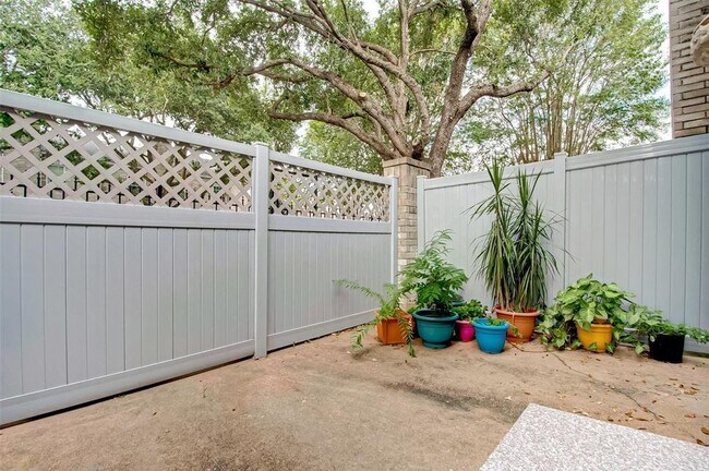 Building Photo - 6000 Reims Rd