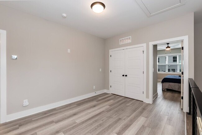 Building Photo - Brand New Townhome in Durham!