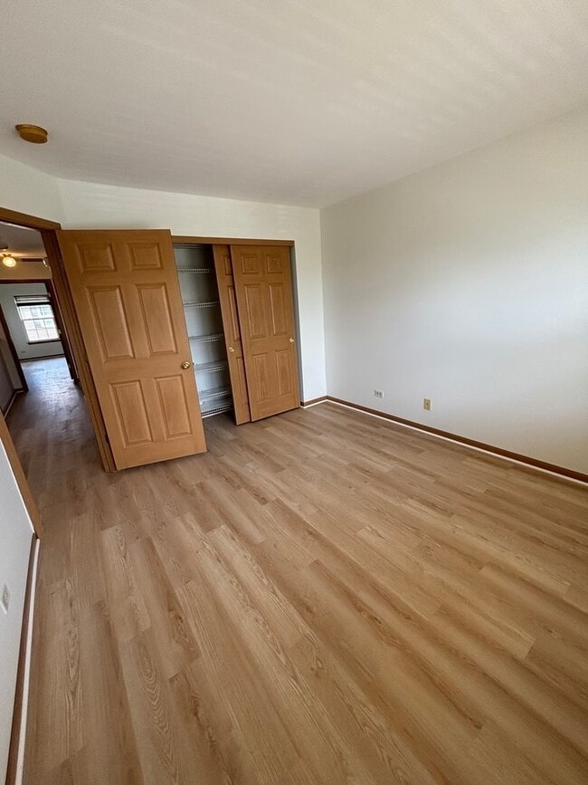 Building Photo - 2422 Golf Ridge Cir