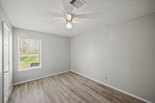 Building Photo - 4636 Mayflower St