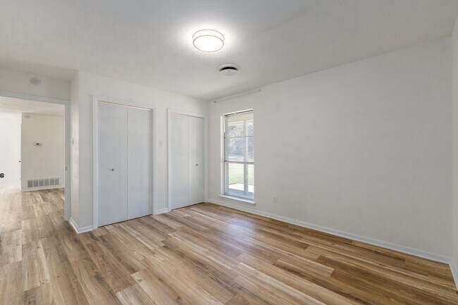 Building Photo - 1802 Janis Dr