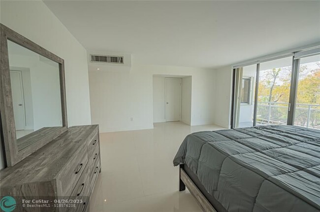 Building Photo - 468 Golden Isles Dr