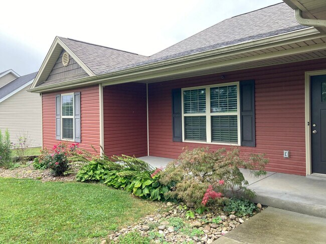 Building Photo - New & Improved Price!