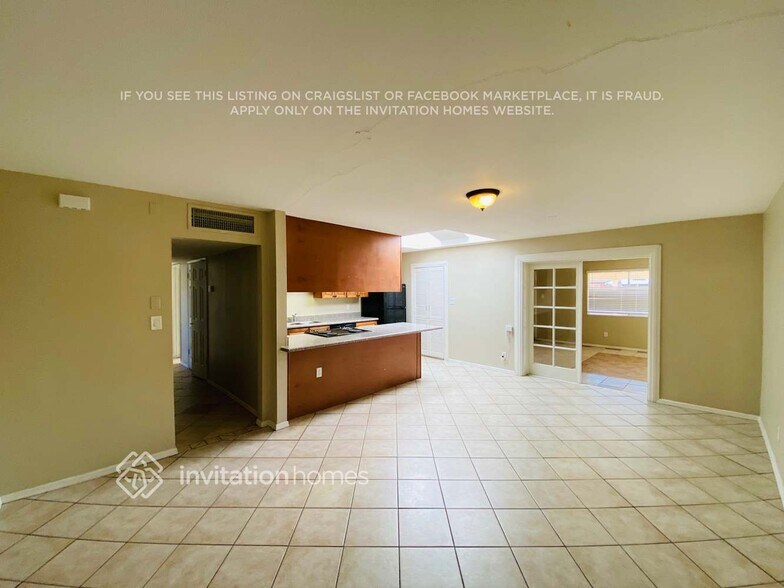 Building Photo - 3735 W Rose Ln