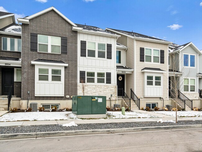 Building Photo - Private Basement Suite in Bright Co-Ed Townhome in Lehi Exchange!
