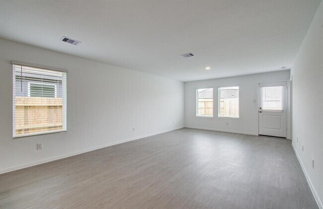 Building Photo - 18037 le gotte