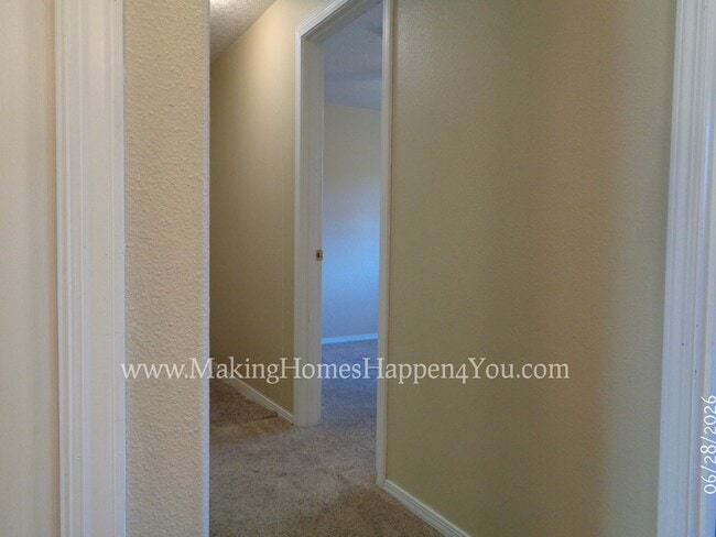 Building Photo - 260 SW Oregon Trail Dr