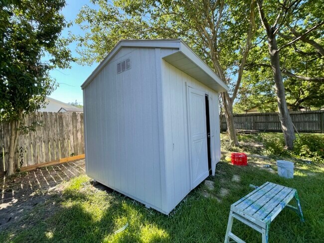 Large Shed in Back-Yard 8x10 - 2502 Sunnycrest Dr