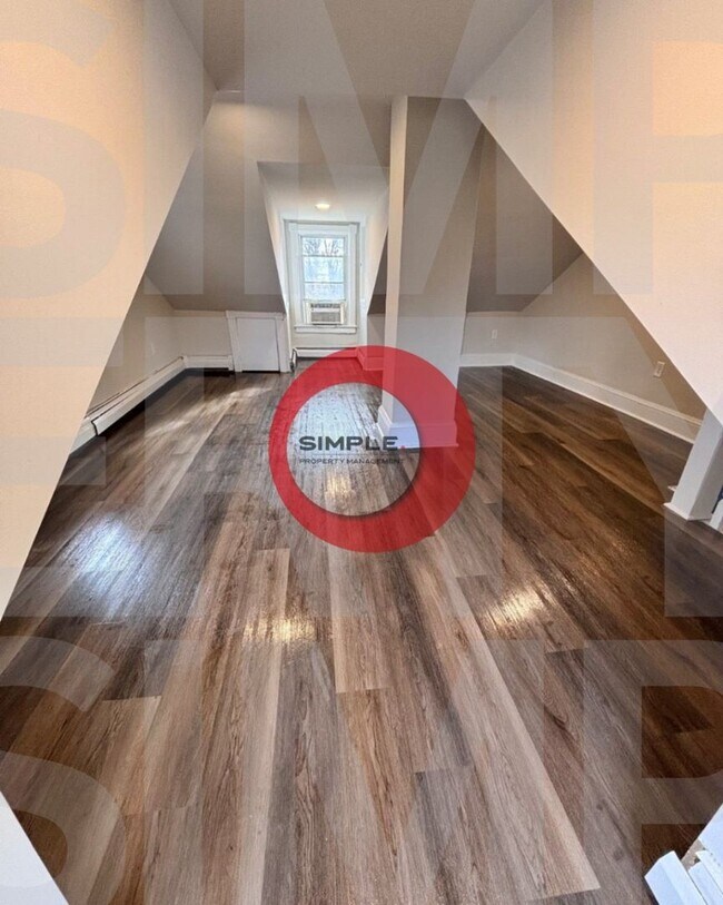 Building Photo - 3 Bedroom House