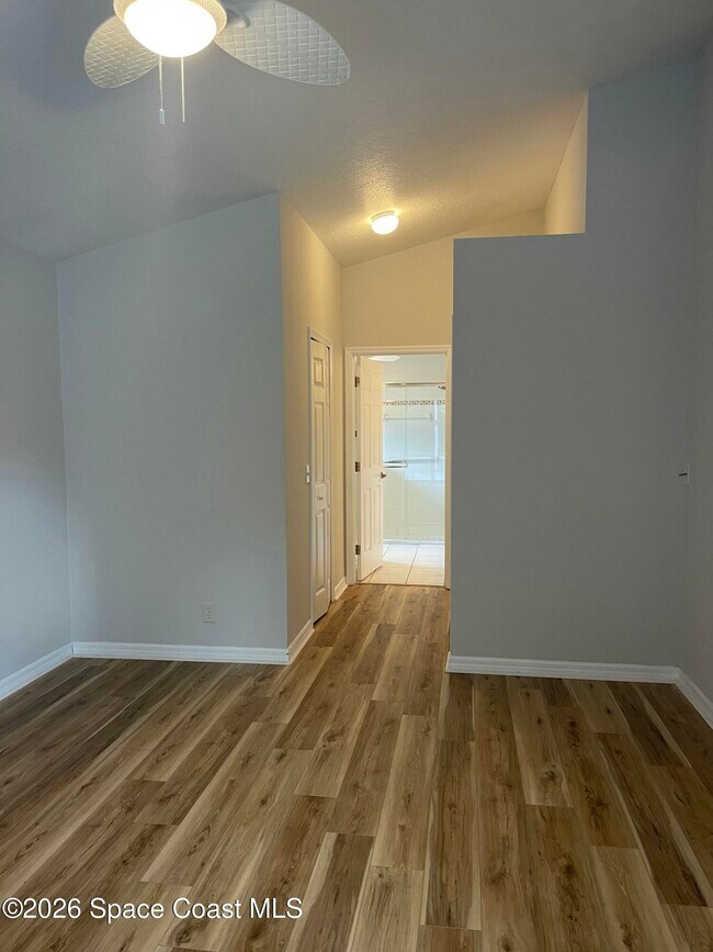 Building Photo - 2071 12 Oaks Dr SE
