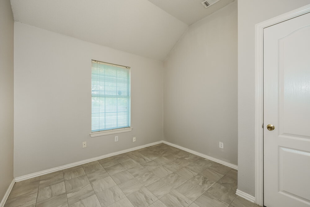Building Photo - 5017 Eastcreek Dr
