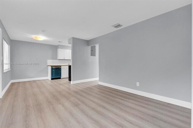 Building Photo - 1120 SW 30th St