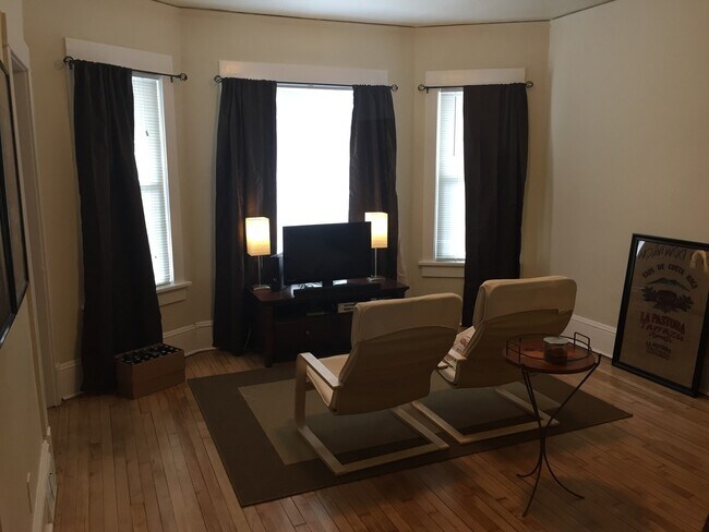 Building Photo - 720 E Wright St