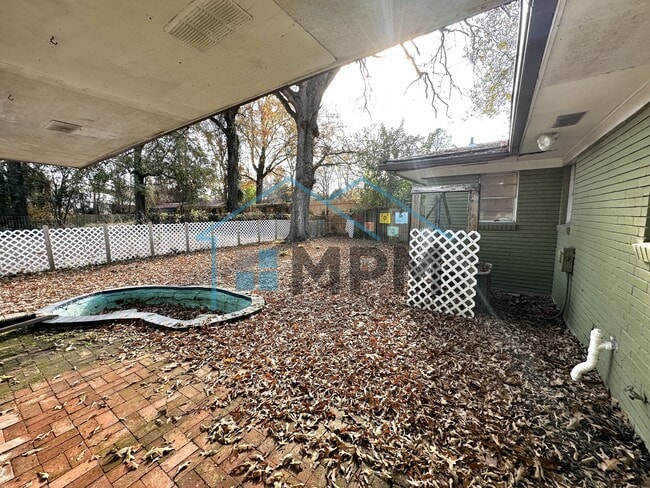 Building Photo - 1104 Hilton St