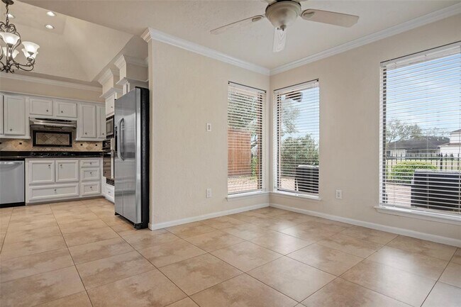 Building Photo - 534 Fox Briar Ln