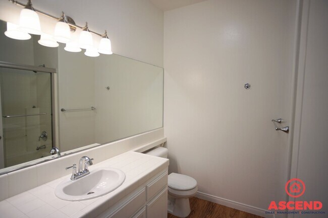 Building Photo - 8407 Glenlakes Ct