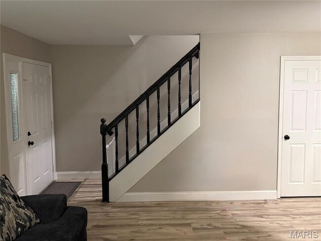 Building Photo - 341 Della Dr