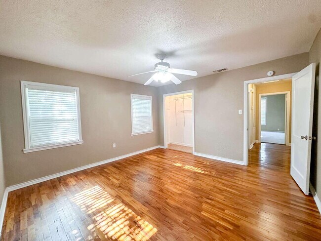 Building Photo - 2614 32nd St