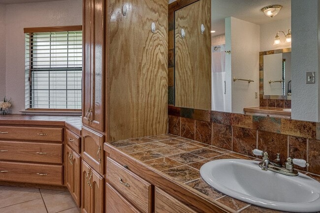 Building Photo - 227 Foster Cir