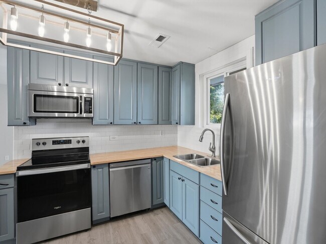 Building Photo - 308 Harolds Dr NW
