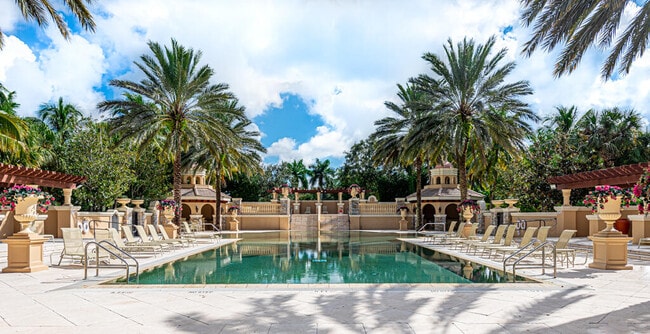 Building Photo - 10513 Versailles Blvd