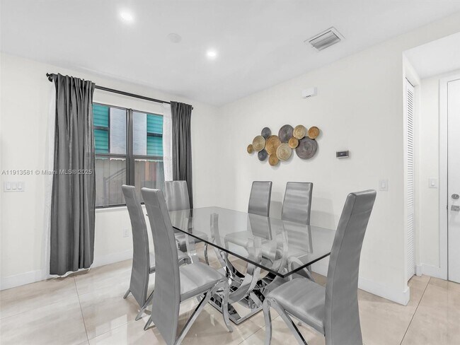 Building Photo - 10250 NW 76th Terrace