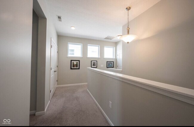 Primary Photo - 1099 Valentine Ln