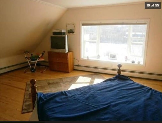 Building Photo - 119 River St