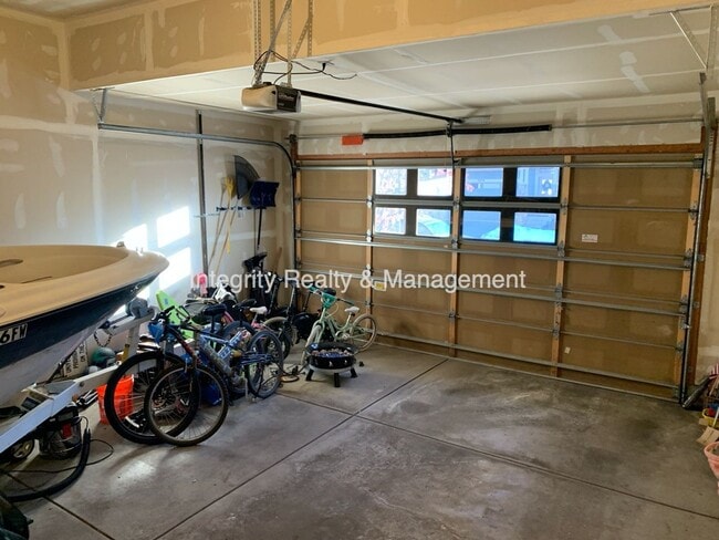 Building Photo - 3025 Redhaven Way