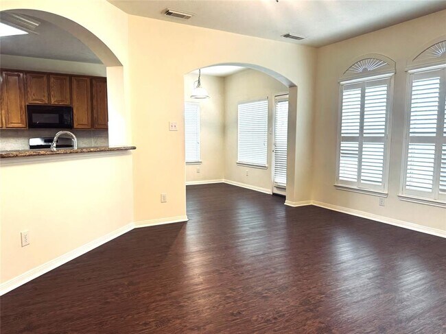 Building Photo - 3623 Pine Valley Dr