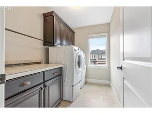 Building Photo - Beautiful 5 Bedroom with Den/Office and Large Bonus Room in Bethany Ridge!!!