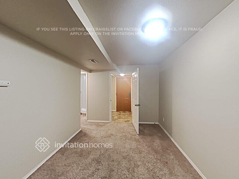 Building Photo - 6605 S 127th Pl