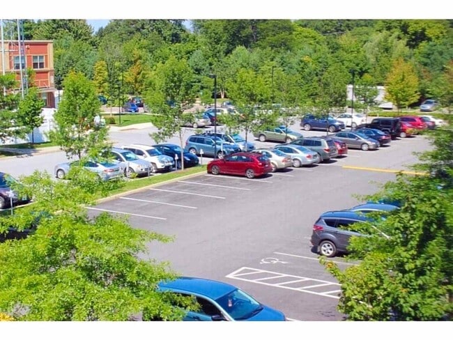 Building Photo - Eastwood Commons 1bd/1ba Condo - Available 6/1