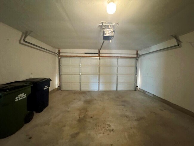 Building Photo - 1005 Gentry Dr