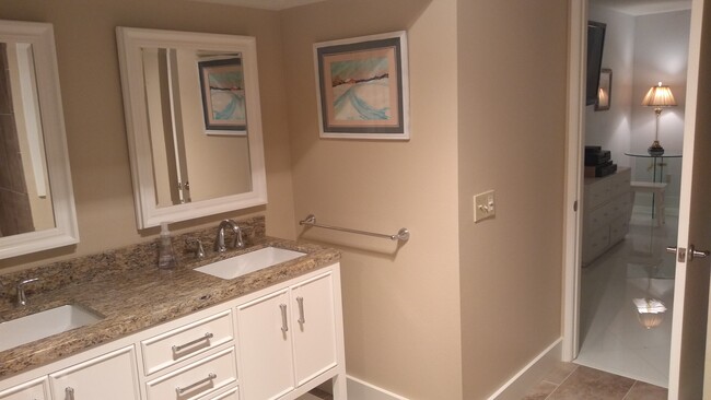 Master bath - 72 Majorca Dr