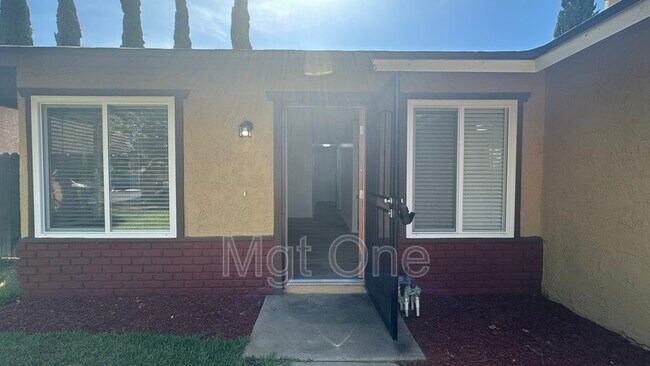 Building Photo - 14605 Perham Dr