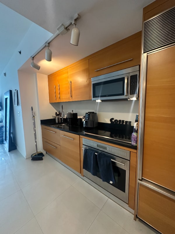 Building Photo - 475 Brickell Ave