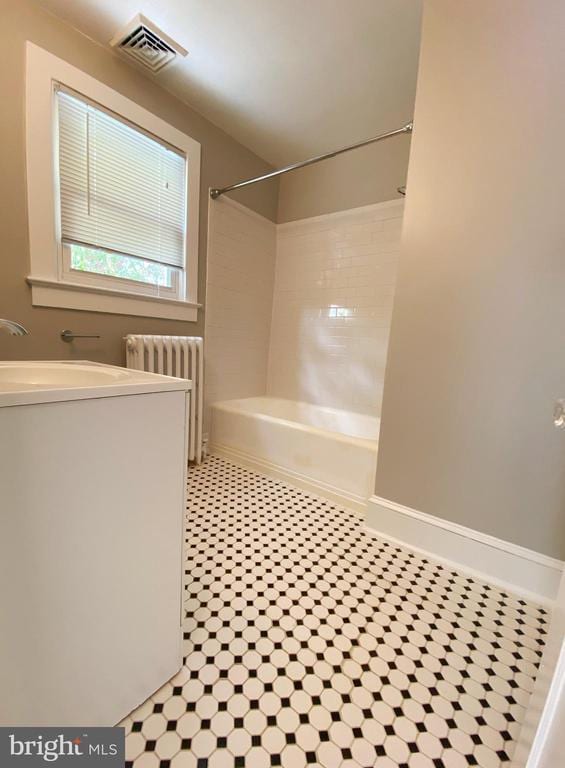 Building Photo - 432 E Luray Ave